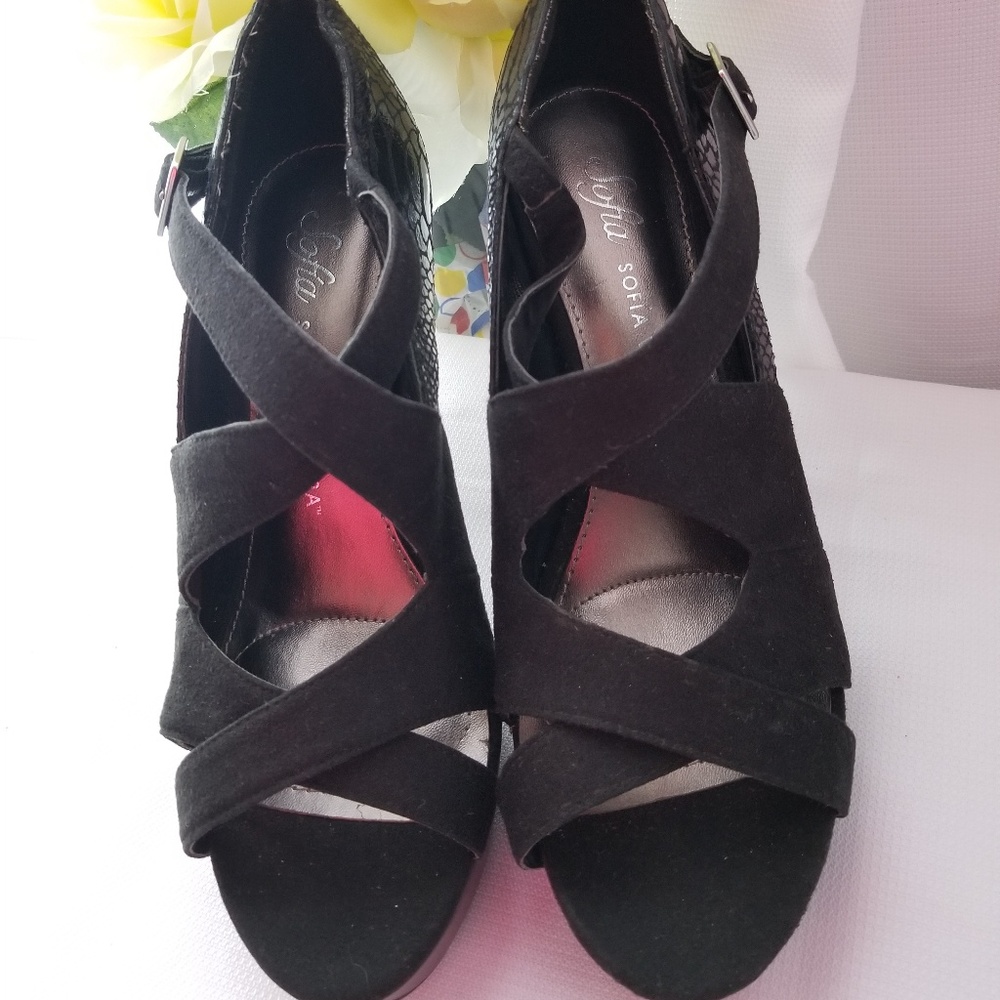 Beautiful Black Sofia Vergara Platform Heels - image 7